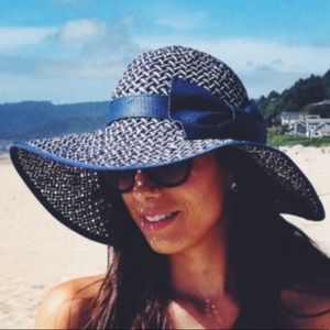 Anthropologie sun hat blue and white